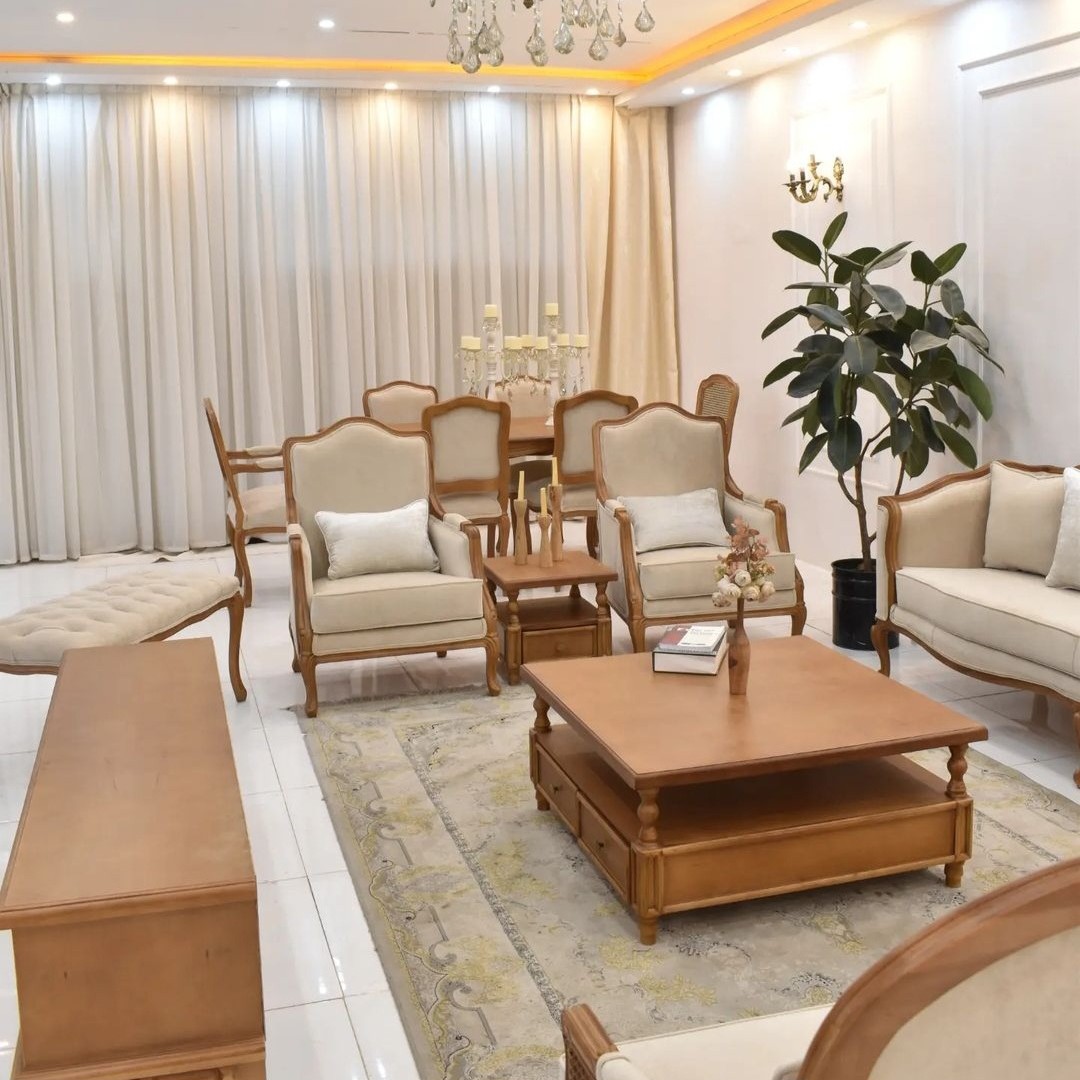 مبل کلاسیک 7 نفره مدل کویین فرانسوی با دسته حصیری و میز جلو مبلی