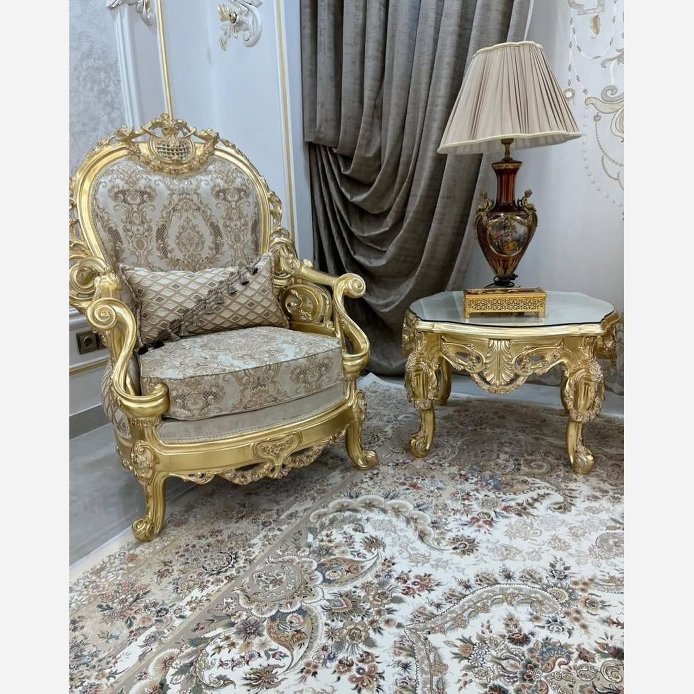 مبل سلطنتی نه نفره مدل مصری با جلو مبلی و میز عسلی