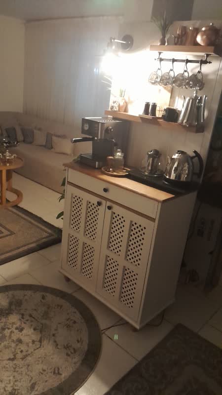 کافی بار مدرن در رنگبندی متنوع