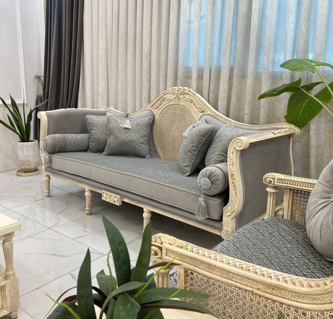 مبل کلاسیک دیبا قلب حصیری 7نفره کاجی فرانسوی