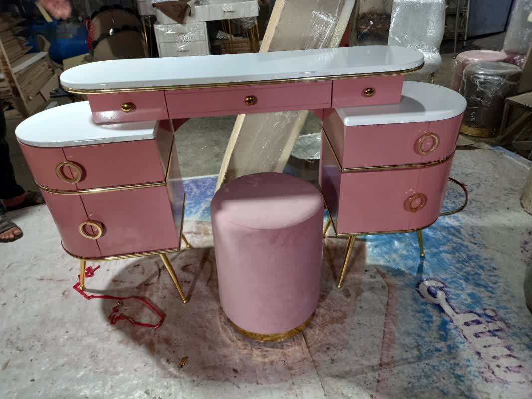 میز آرایش مدرن کد25 به همراه پاف و آینه