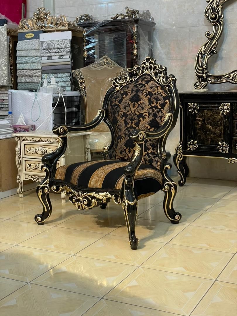 مبل کلاسیک مدل چراغان 9نفره رنگبندی مشکی طلایی