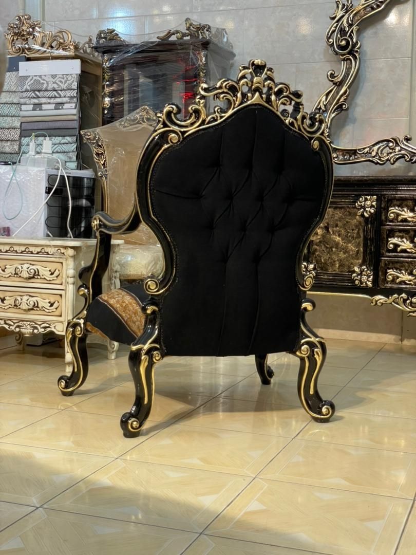 مبل کلاسیک مدل چراغان 9نفره رنگبندی مشکی طلایی
